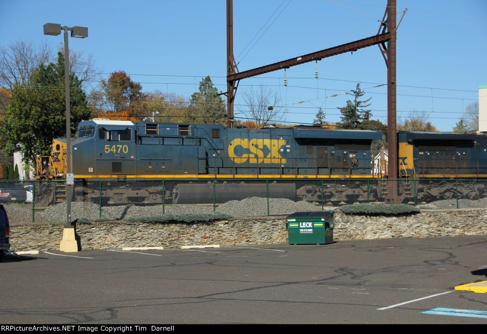 CSX 5470 leads M409 west